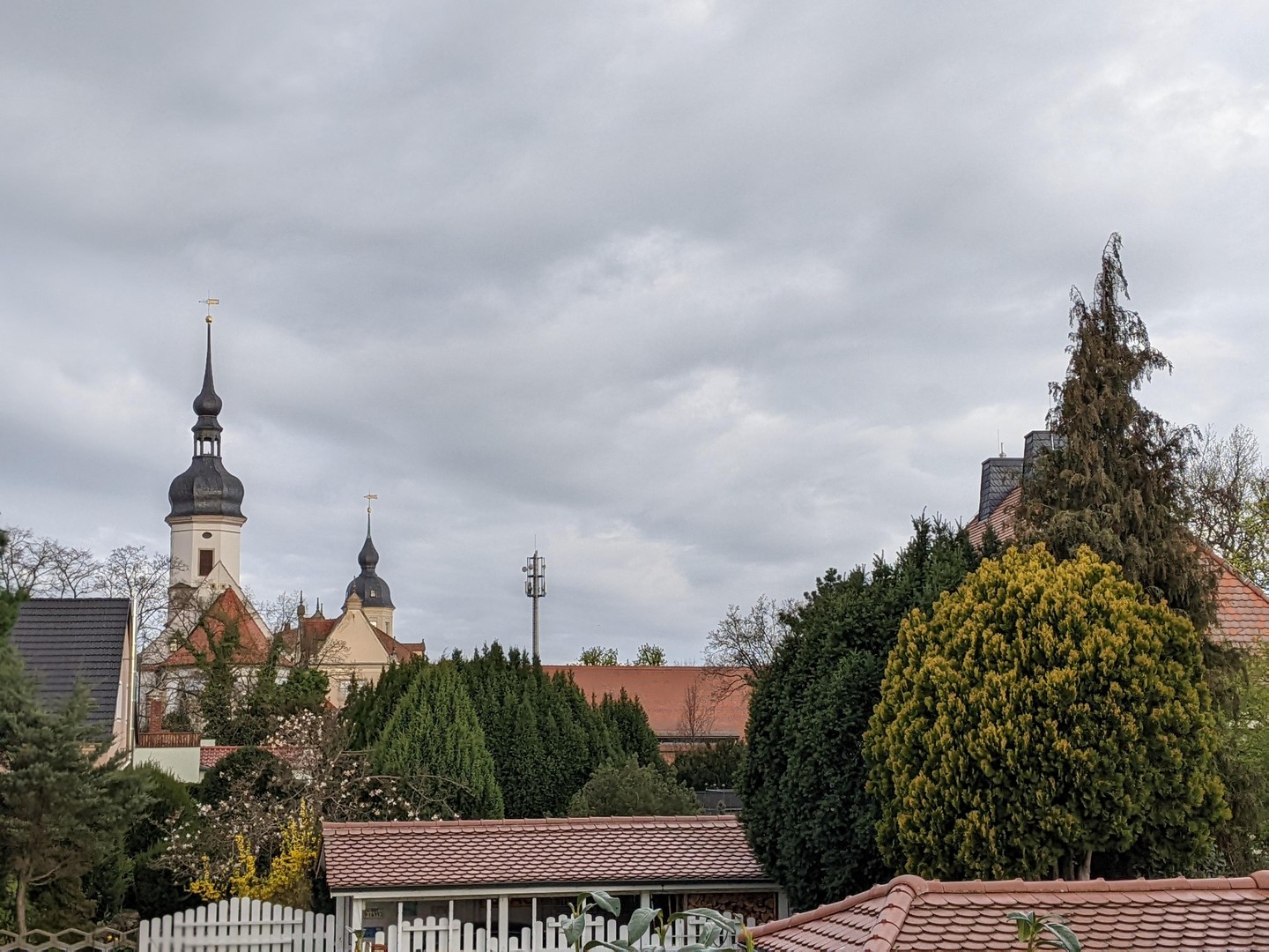 zentral gelegenes Haus im Grünen – Riesa – Bild 1 von 11