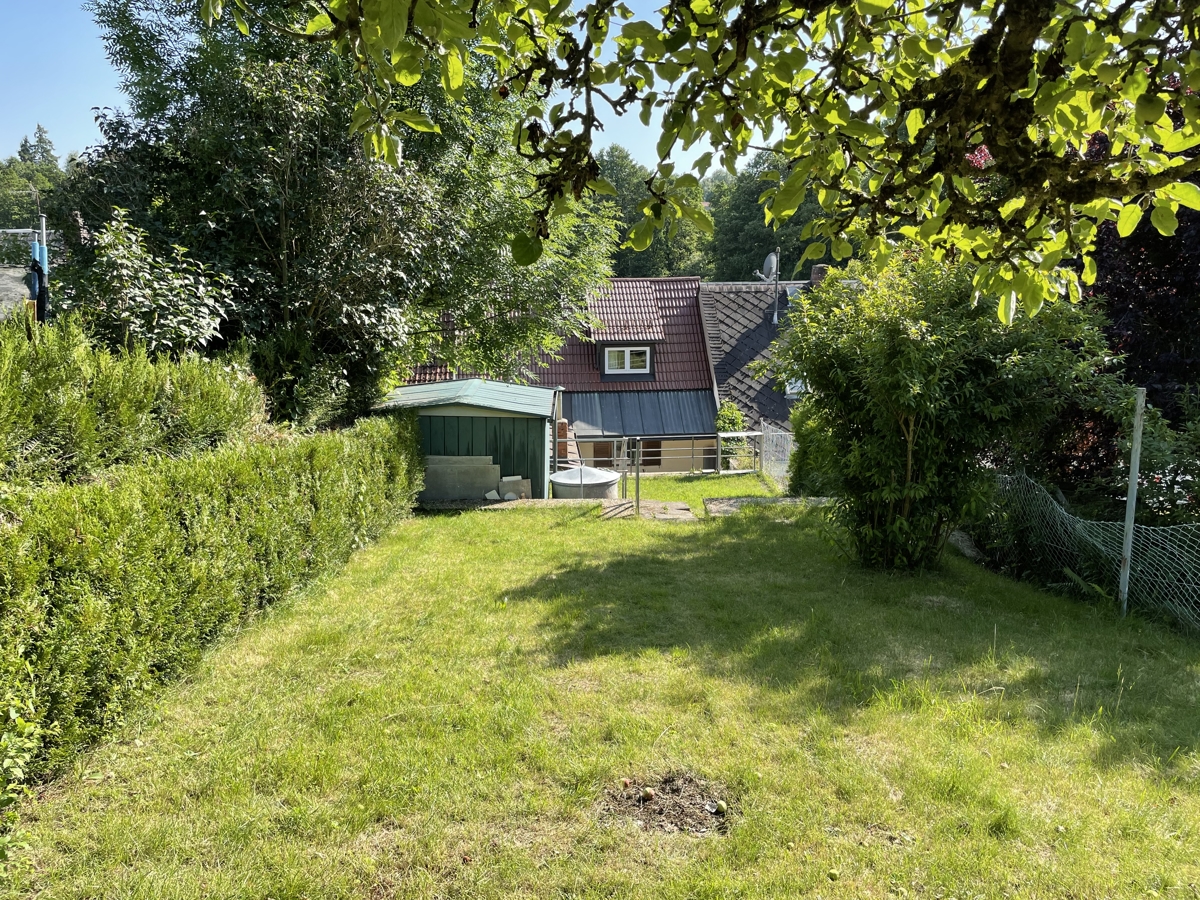 Hier lässt sich viel draus machen - Haus mit begonnener Renovierung