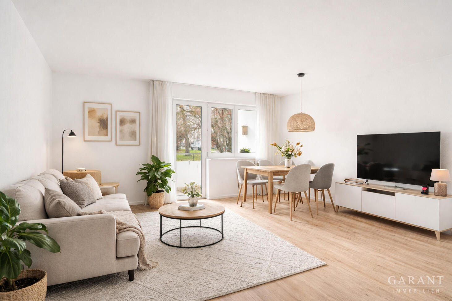 Sofort-Bezugsbereit: Helle, frisch renovierte 2 Zimmer-Wohnung mit Südbalkon in ruhiger Lage – München – Bild 1 von 10