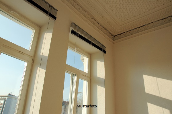 Immobilie in Krefeld - Platz für alle! 6-Zimmer-Wohnung nebst Loggia - Bild 0