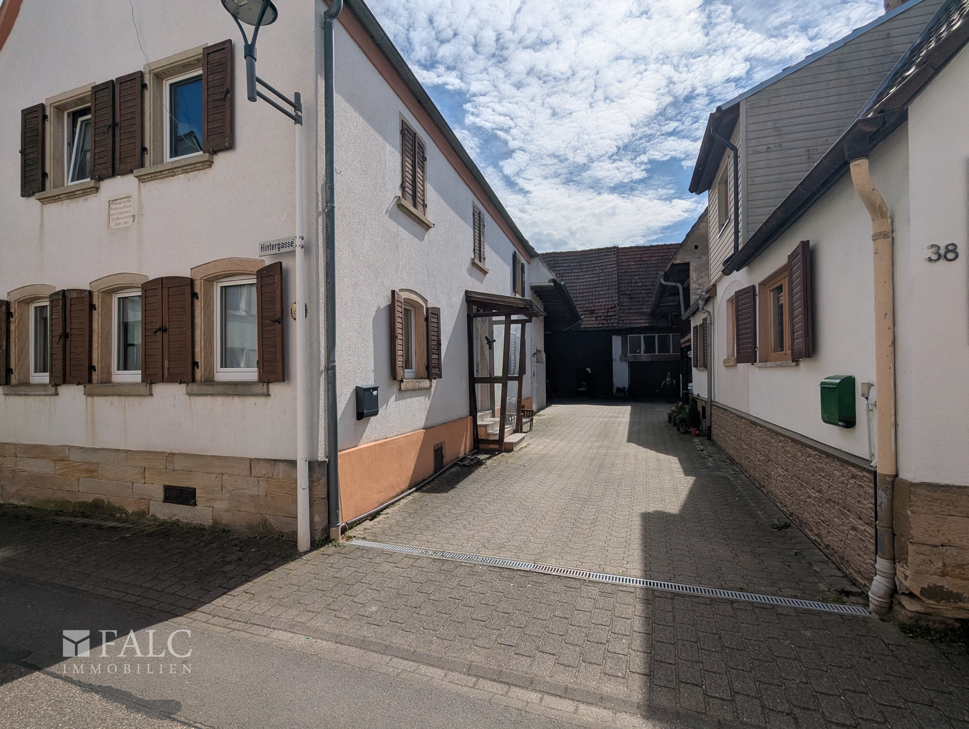 Mehrgenerationenhaus mit Ausbaupotenzial und weitläufiger Scheune – Gommersheim – Vorschaubild 3