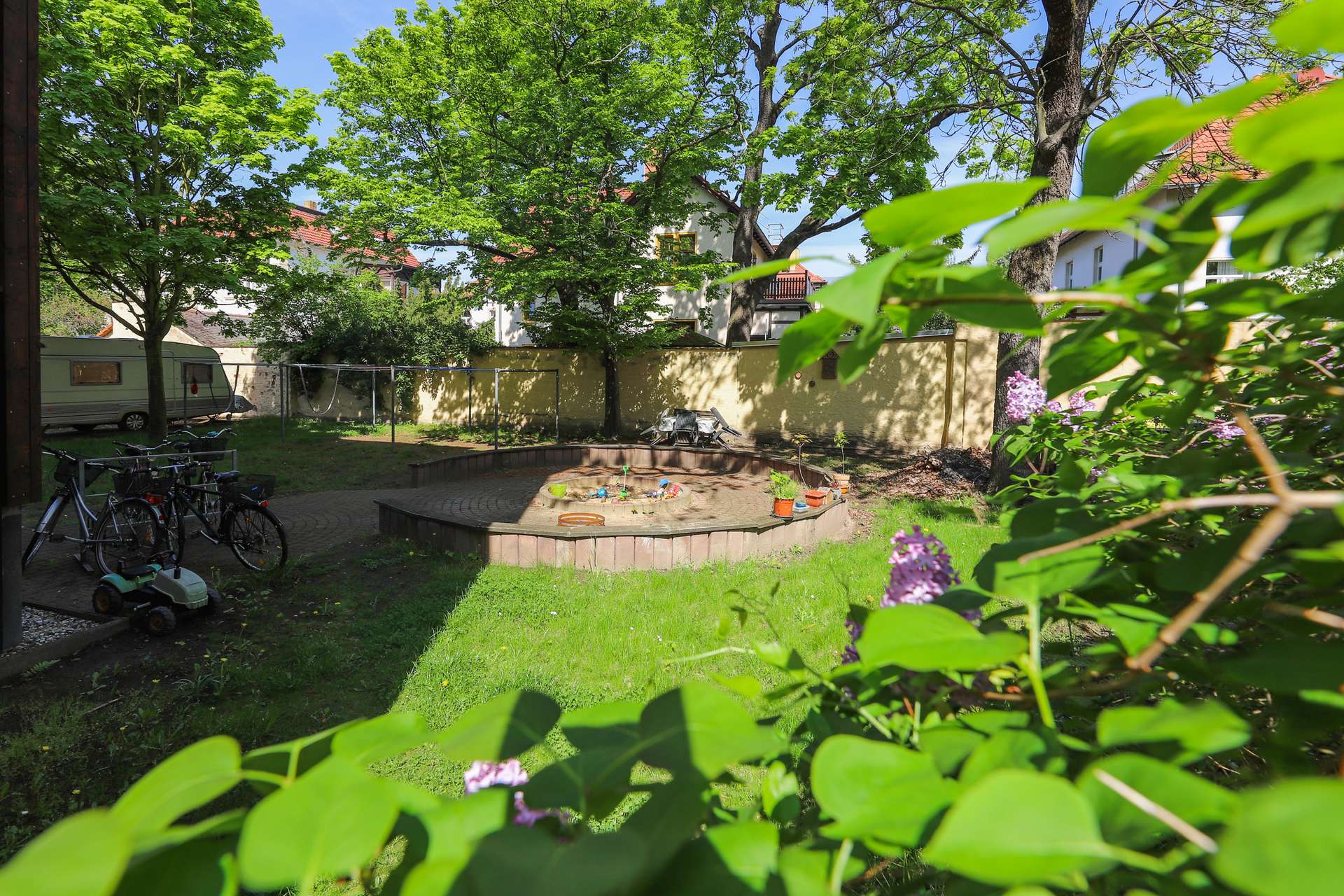 bg