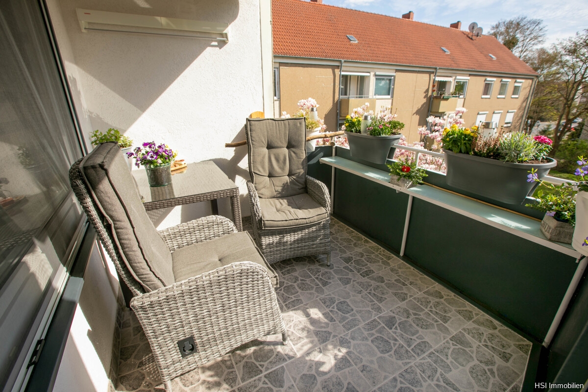 Sorglos wohnen: moderne Wohnung mit neuem Bad, hochwertiger Küche, Südbalkon und Parkplatz – Salzgitter / Lebenstedt – Bild 1 von 16