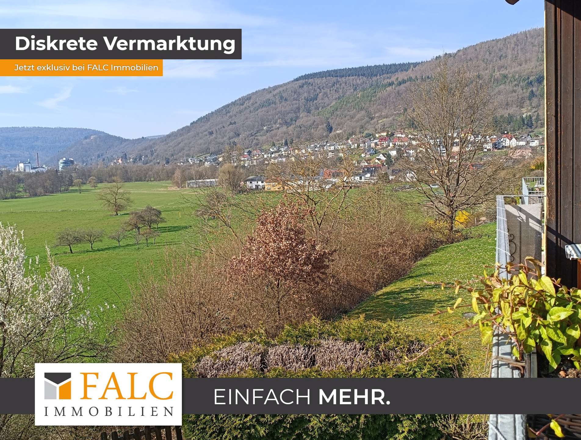 Immobilie in Schneeberg - Repräsentatives Zweifamilienhaus im Landhausstil mit Traumgrundstück - Bild 0