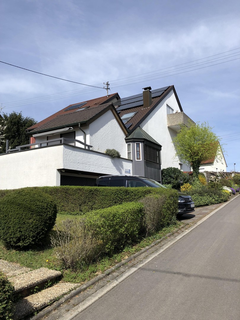 Immobilie in Affalterbach - Geräumige 8-Zimmer Doppelhaushälfte  mit 2 Terrassen und idyllischemGarten in ruhiger Lage - Bild 1