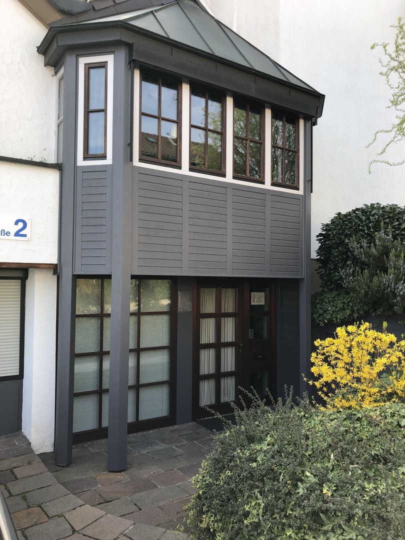 Immobilie in Affalterbach - Geräumige 8-Zimmer Doppelhaushälfte  mit 2 Terrassen und idyllischemGarten in ruhiger Lage - Bild 2