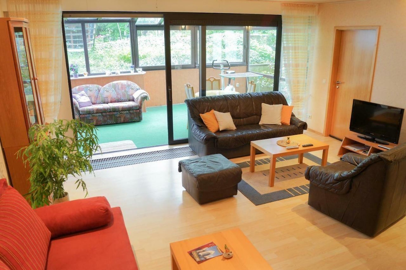 Souterrain-Wohnung mit Wintergarten und Gartennutzung in Bergisch Gladbach-Schildgen