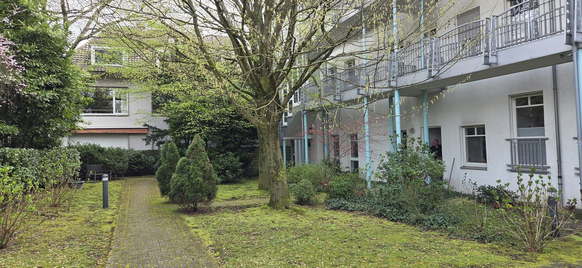 Stilvolle Split-Level-Loftwohnung mit Garten in sanierter Fabrik mit TG Stellplatz – Düsseldorf – Vorschaubild 3