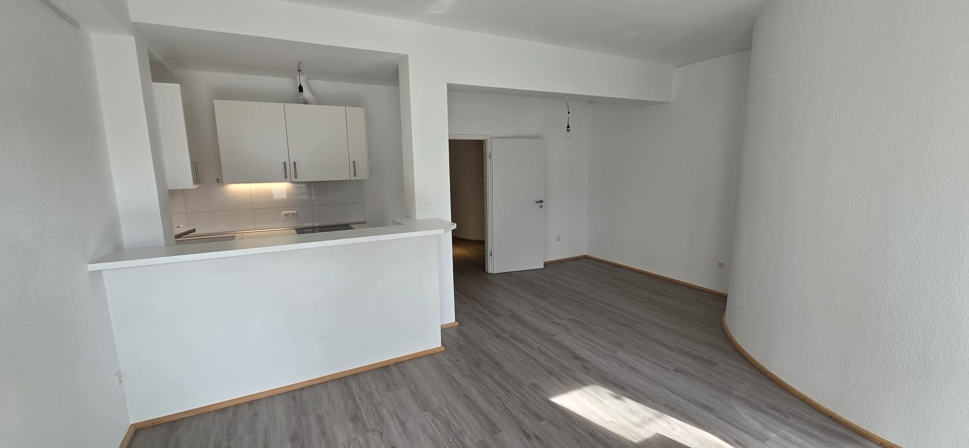 Stilvolle Split-Level-Loftwohnung mit Garten in sanierter Fabrik mit TG Stellplatz – Düsseldorf – Vorschaubild 12