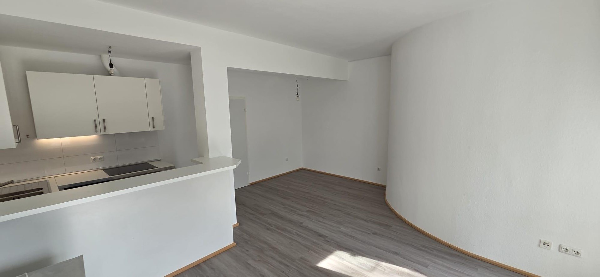 Stilvolle Split-Level-Loftwohnung mit Garten in sanierter Fabrik mit TG Stellplatz – Düsseldorf – Vorschaubild 13