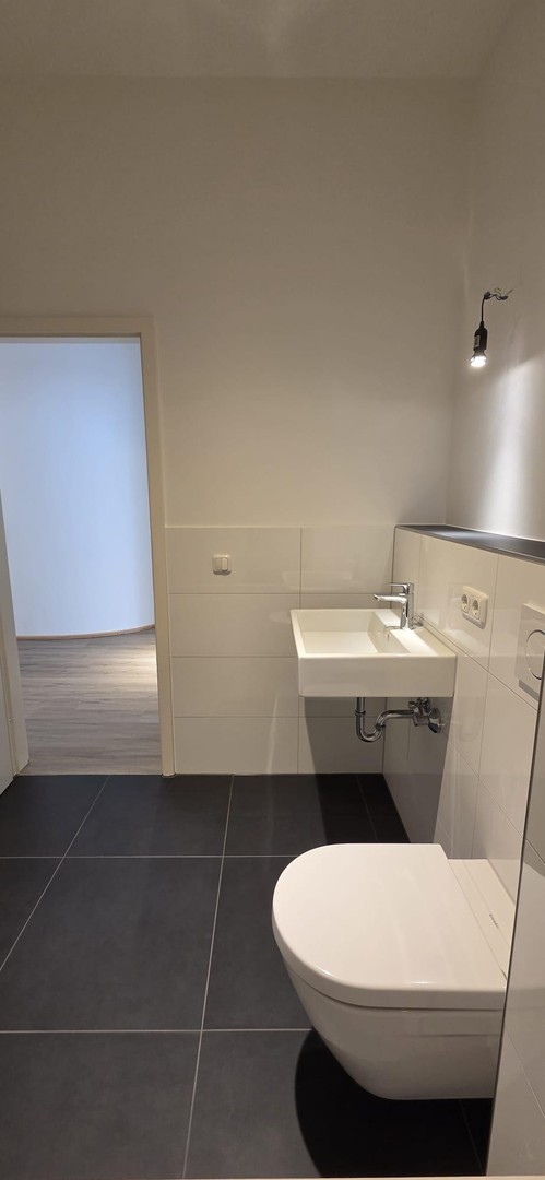 Stilvolle Split-Level-Loftwohnung mit Garten in sanierter Fabrik mit TG Stellplatz – Düsseldorf – Vorschaubild 21