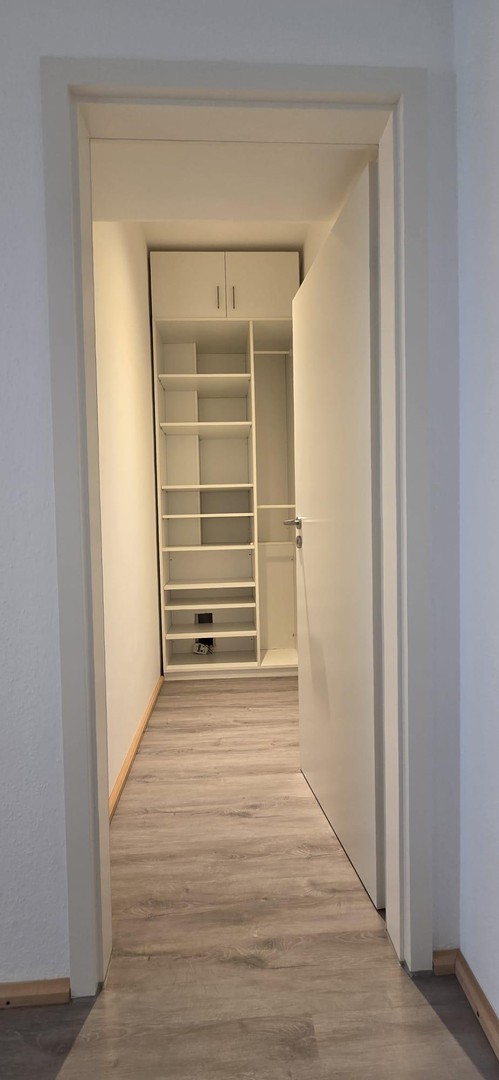 Stilvolle Split-Level-Loftwohnung mit Garten in sanierter Fabrik mit TG Stellplatz – Düsseldorf – Vorschaubild 24