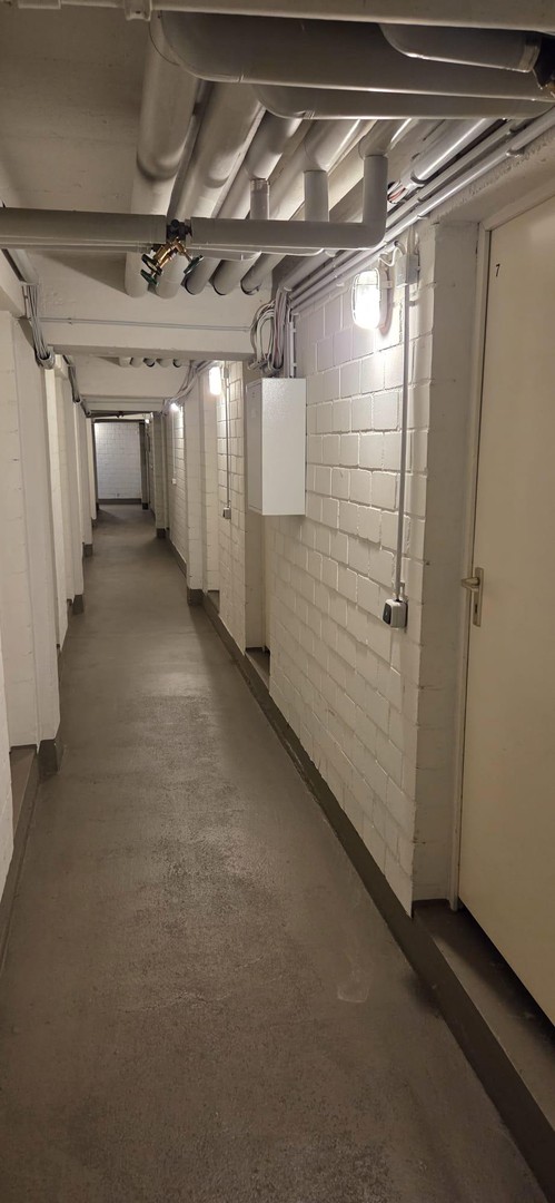 Stilvolle Split-Level-Loftwohnung mit Garten in sanierter Fabrik mit TG Stellplatz – Düsseldorf – Vorschaubild 26