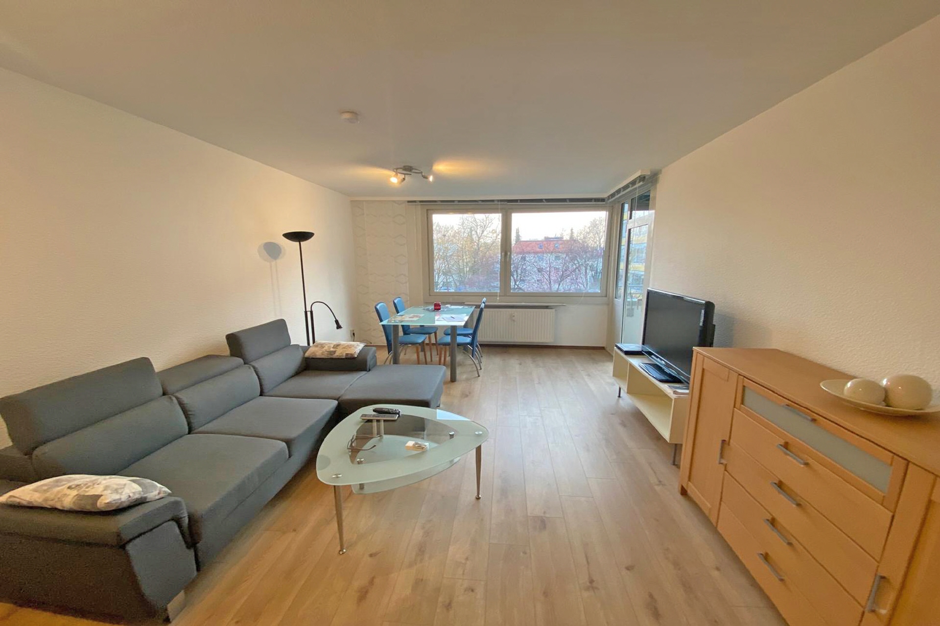 AIGNER - Helle und ruhige 2-Zimmer-Wohnung in Laim mit Balkon und guter Infrastruktur – München – Bild 1 von 6