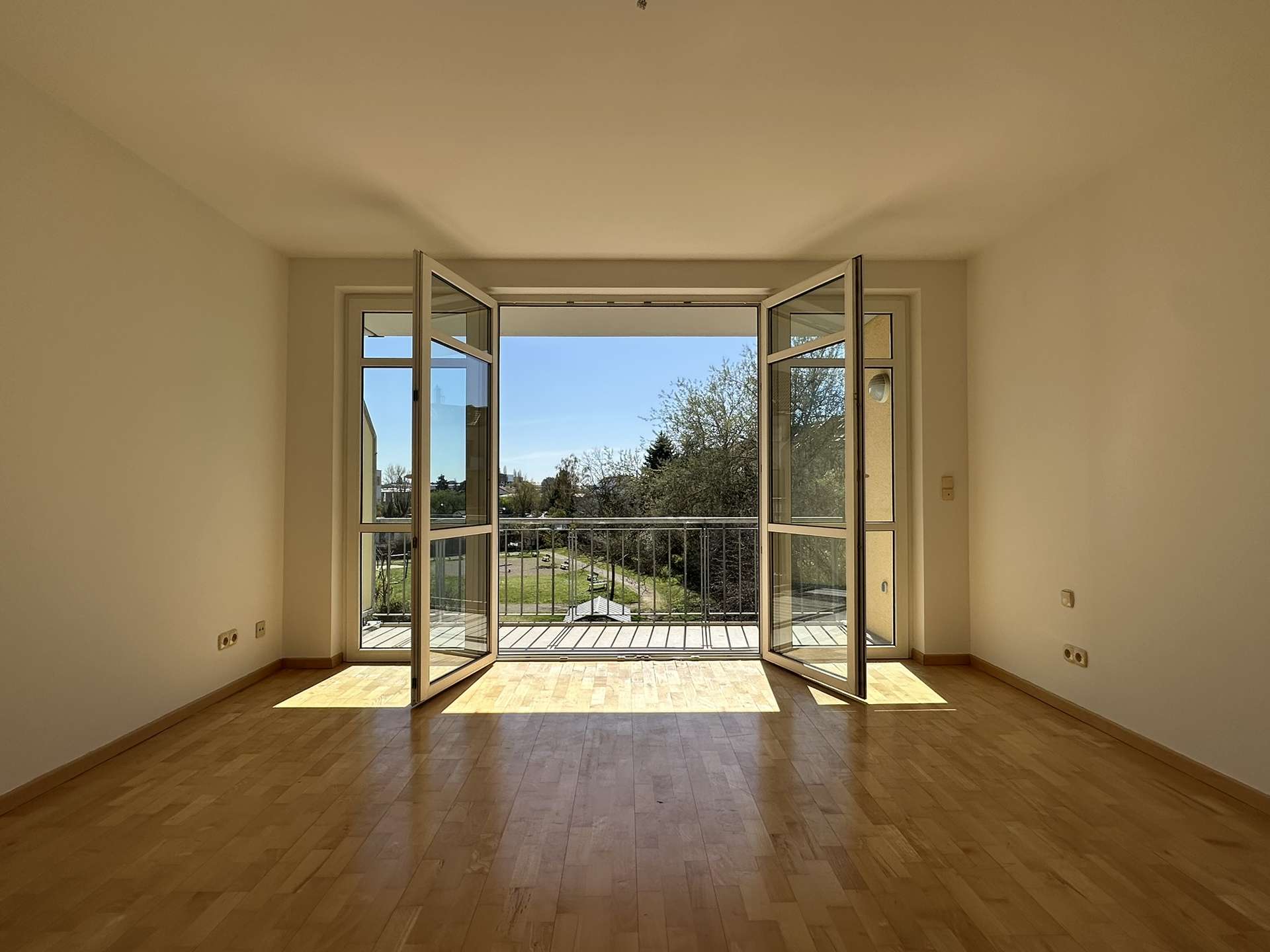 ** Leerstehende ** Maisonette-Wohnung mit zwei Balkonen – Leipzig – Vorschaubild 2