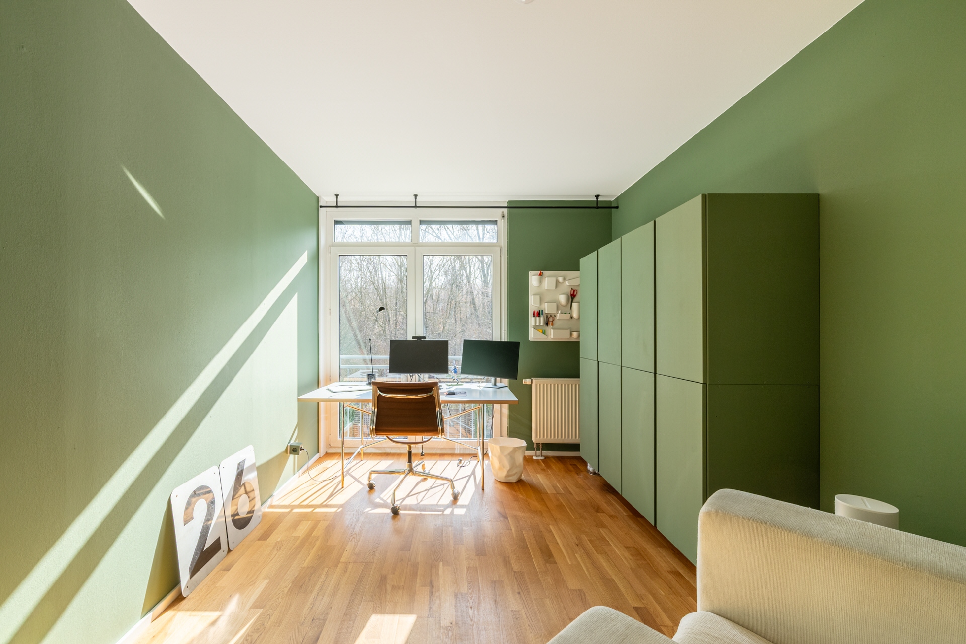 AIGNER-Modernes Stadthaus am Waldrand mit Dachterrasse – München – Vorschaubild 8