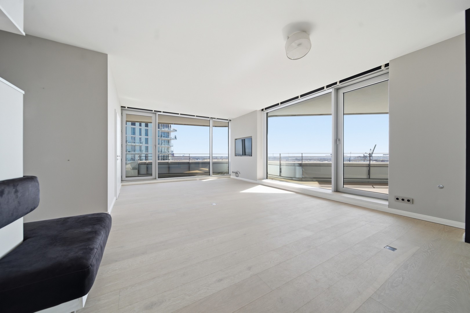 Hamburg-Hafencity - 11. Etage - Premiumlage - Elbblick - umlaufender überdachter Balkon - Tiefgarage – Hamburg – Vorschaubild 8