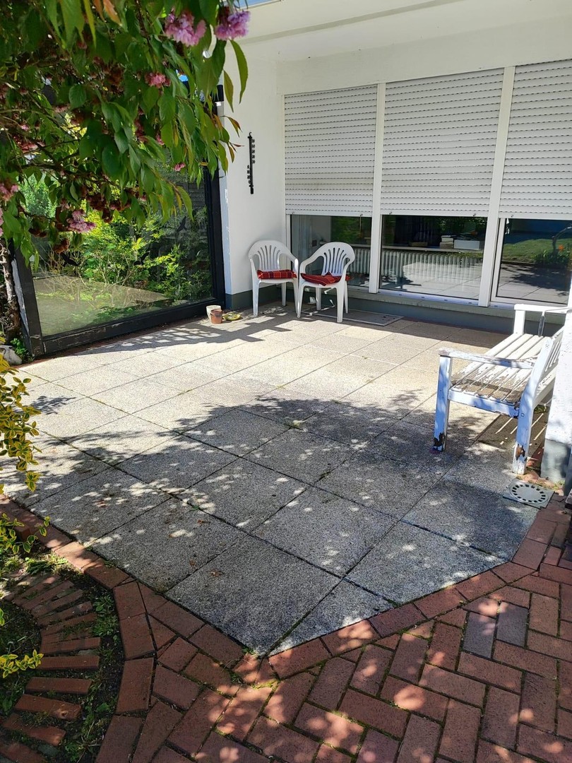Reihenendhaus mit großem Grundstück, Keller und zwei Garagen – Lemgo – Vorschaubild 4