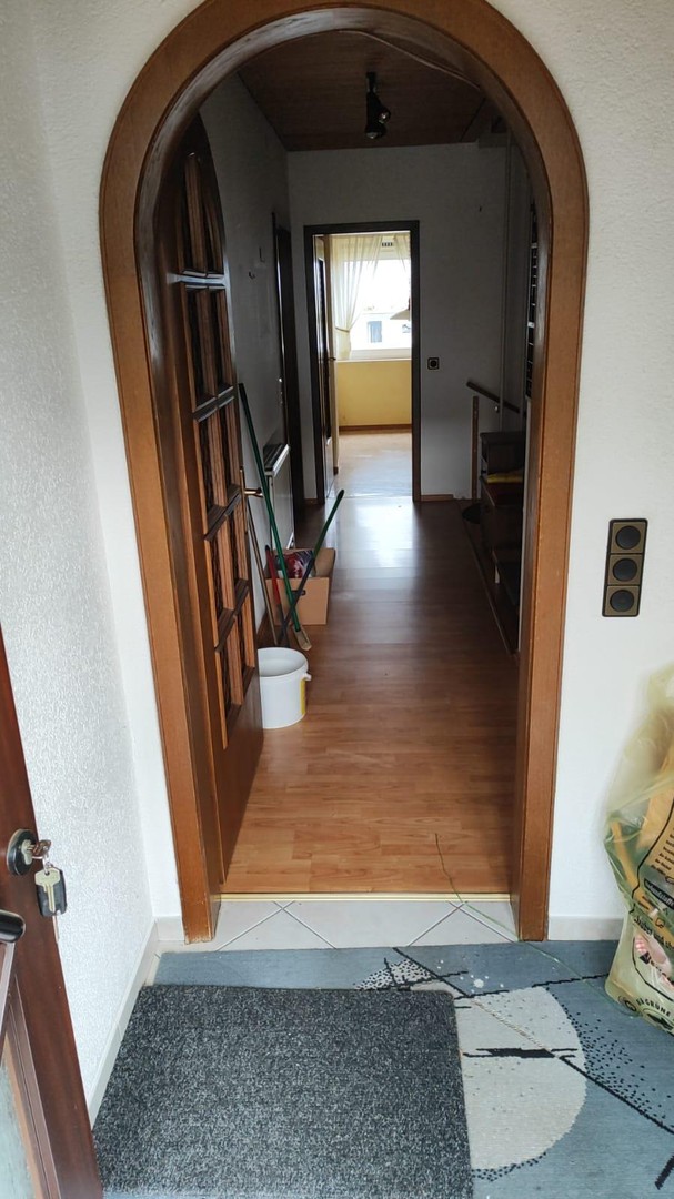 Reihenendhaus mit großem Grundstück, Keller und zwei Garagen – Lemgo – Vorschaubild 8