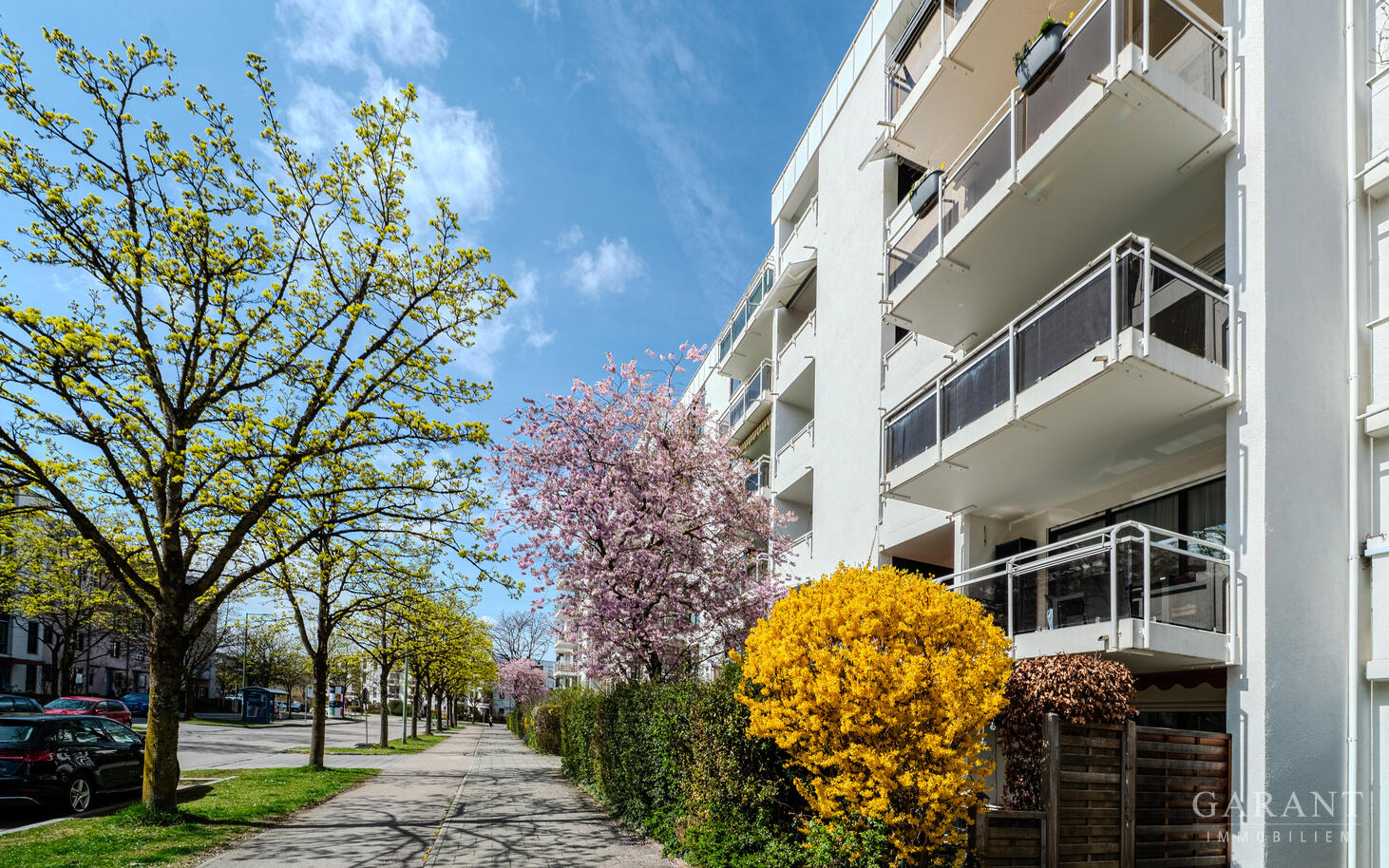 Sofort bezugsfreie Terrassenwohnung mit Stellplatz in ruhiger Wohnlage – München – Vorschaubild 2