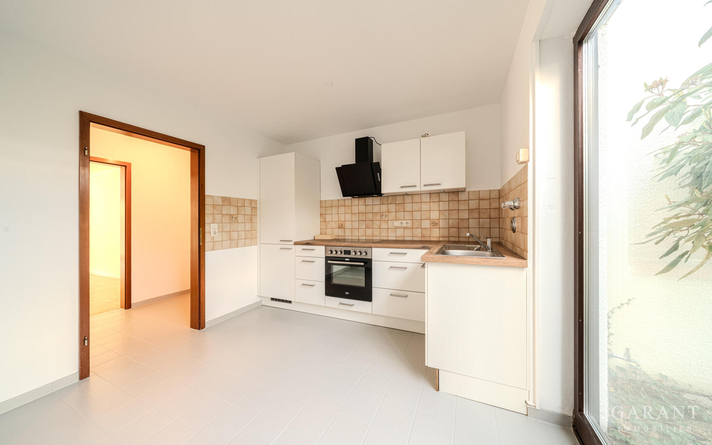 Sofort bezugsfreie Terrassenwohnung mit Stellplatz in ruhiger Wohnlage – München – Vorschaubild 5