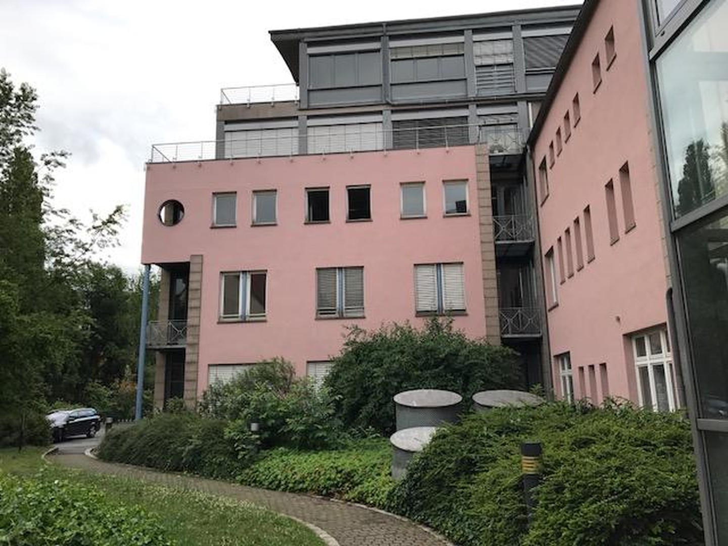 bg