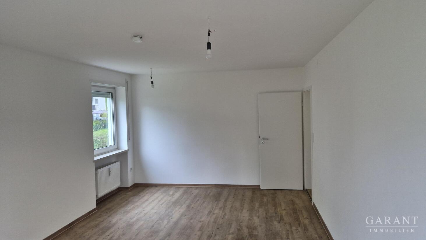 Modernes Wohnen mit Garten: Kernsanierte 3 Zimmer-Wohnung in Kuhsee-Nähe – Augsburg – Vorschaubild 2