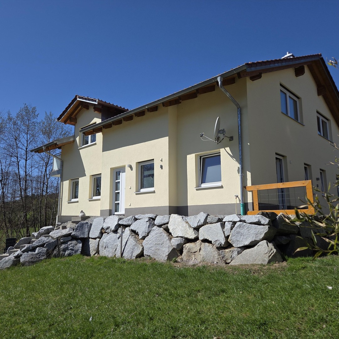 Freistehendes Einfamilienhaus in sehr ruhiger Dorfrandlage – Auerbach – Bild 1 von 35