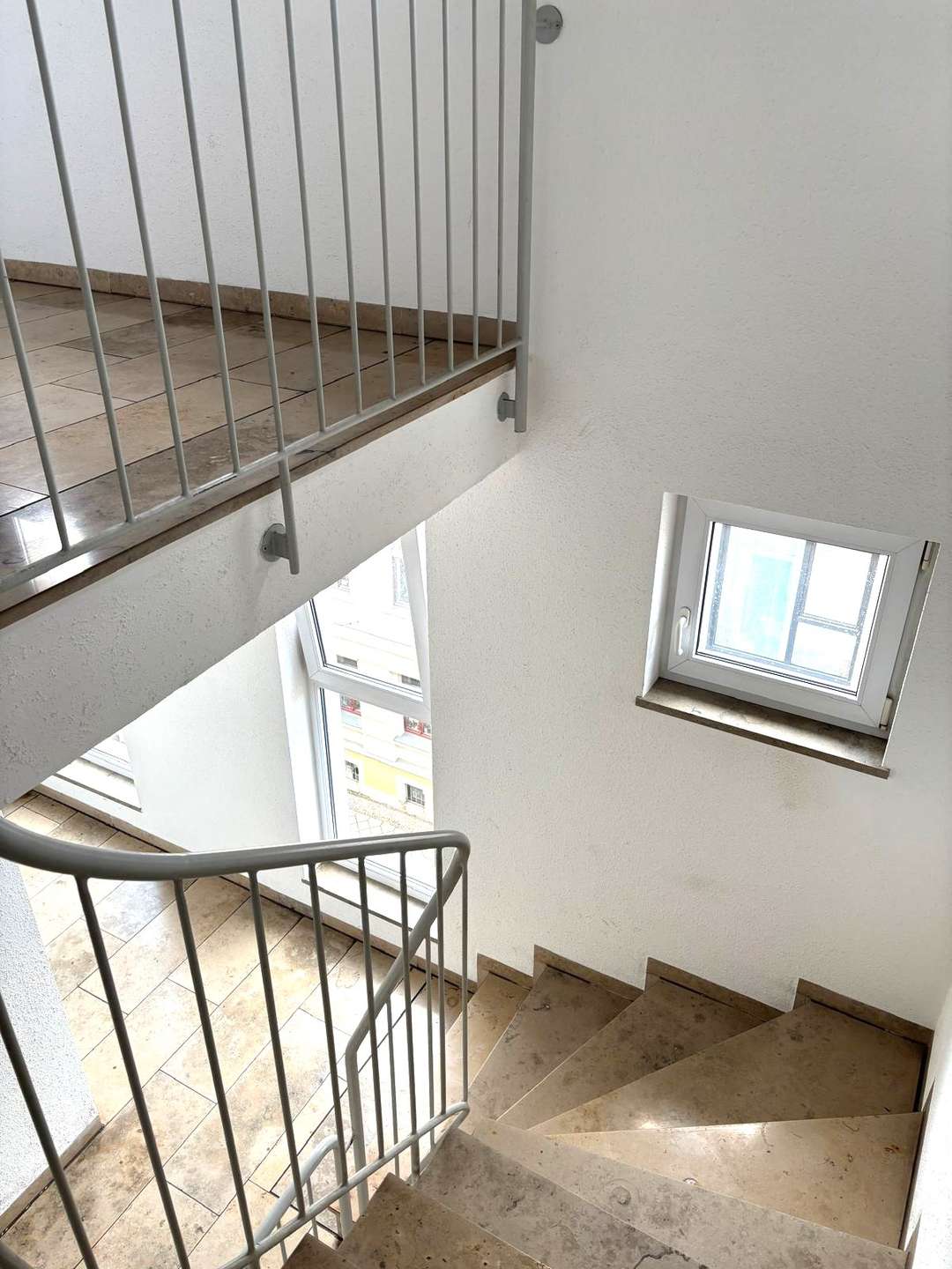 ATTRAKTIVER QUADRATMETERPREIS // Vermietete 2-Zimmer-Wohnung inkl. TG-Stellplatz in Gohlis-Süd – Leipzig – Vorschaubild 3