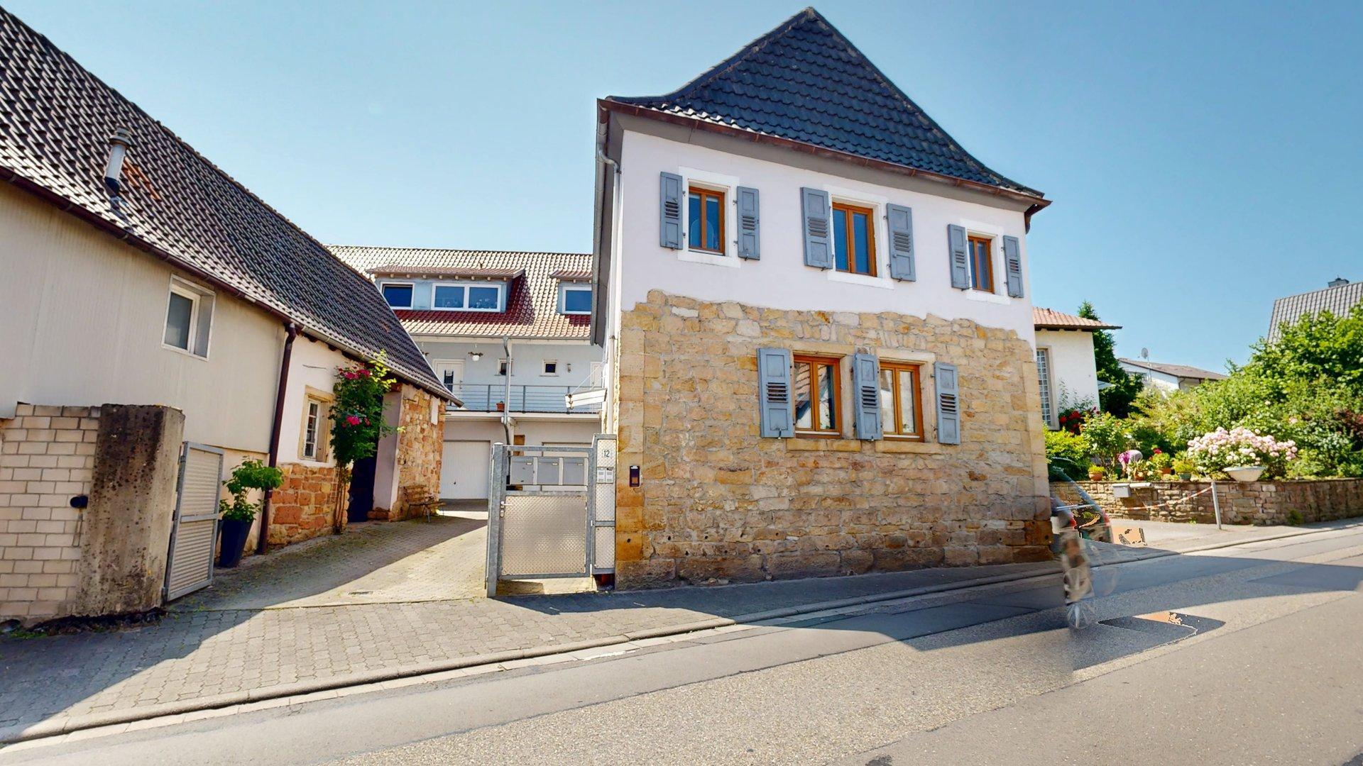~~ HAUS IN KLINGENMÜNSTER ( ALS WOHNEIGENTUM, 2 STELLPLÄTZE, ANBAU, OHNE GARTEN ) ~~ – Klingenmünster – Vorschaubild 2