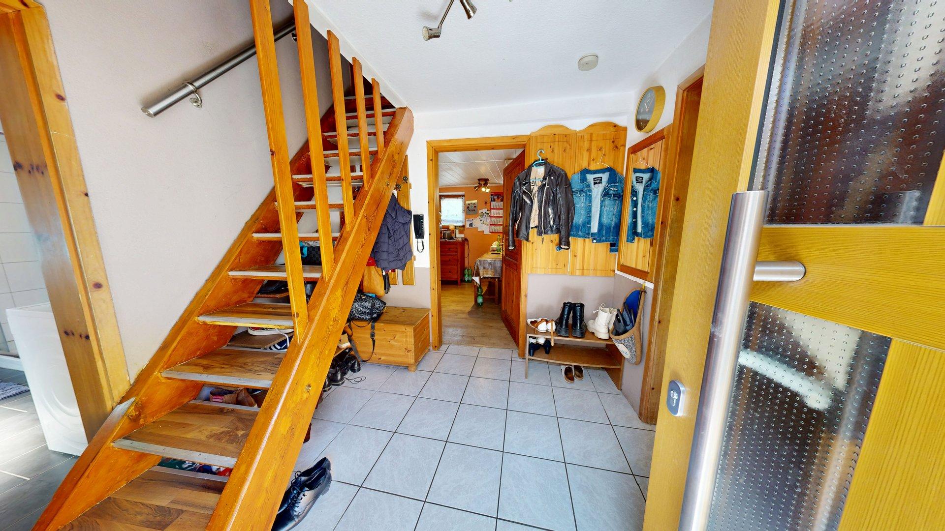 ~~ HAUS IN KLINGENMÜNSTER ( ALS WOHNEIGENTUM, 2 STELLPLÄTZE, ANBAU, OHNE GARTEN ) ~~ – Klingenmünster – Vorschaubild 3