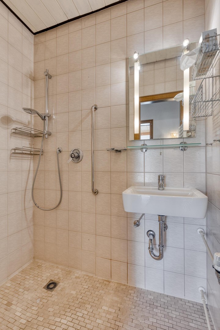 Haus in Höhenlage mit Baugrundstück & Ausbaupotenzial -Wachtberg-Niederbachem – Wachtberg Niederbachem – Vorschaubild 11
