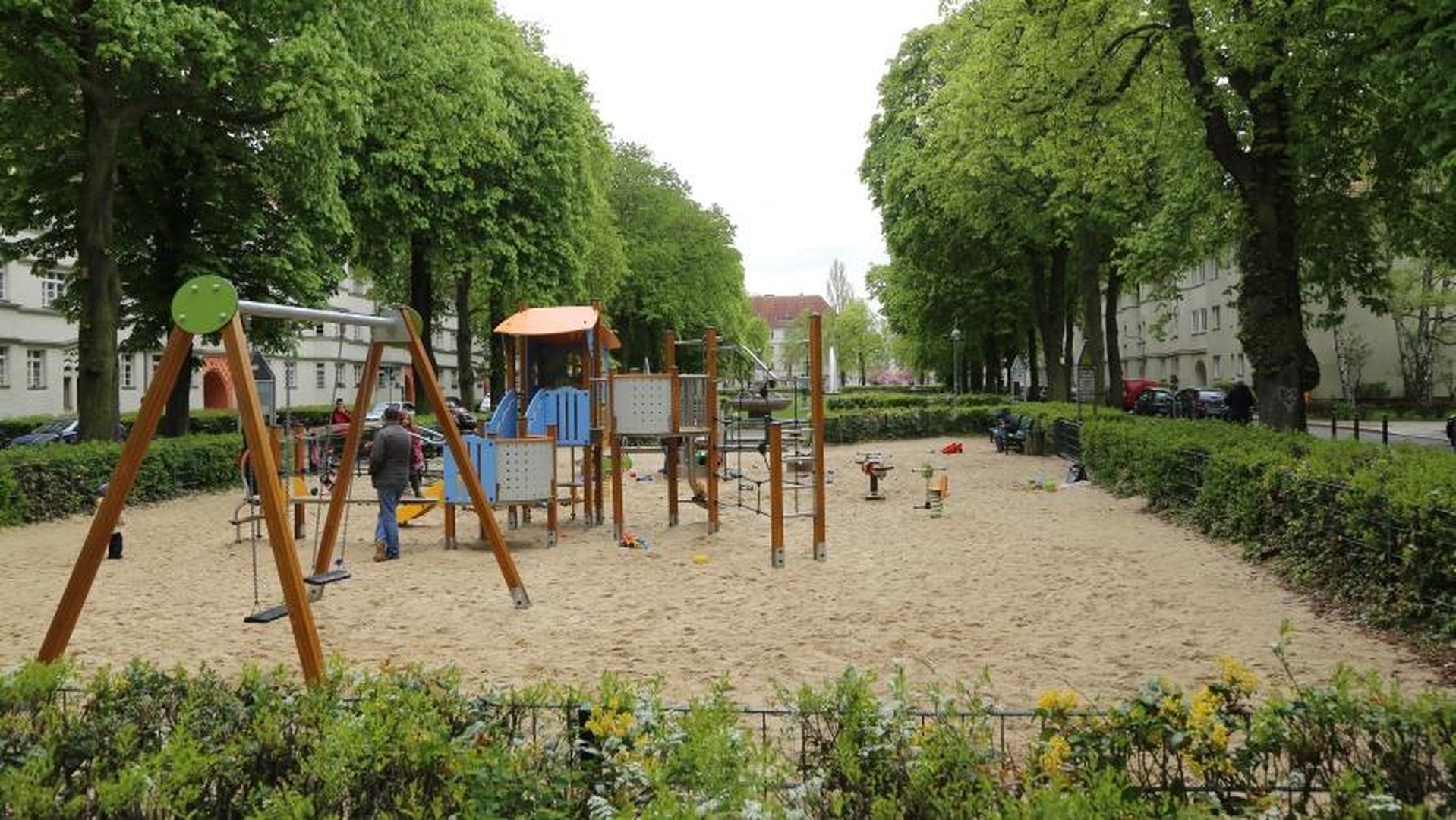 Sanierte 4-Zimmer-Altbauwohnung mit Traumgarten & Zugang zu den Ceciliengärten – Berlin – Vorschaubild 22