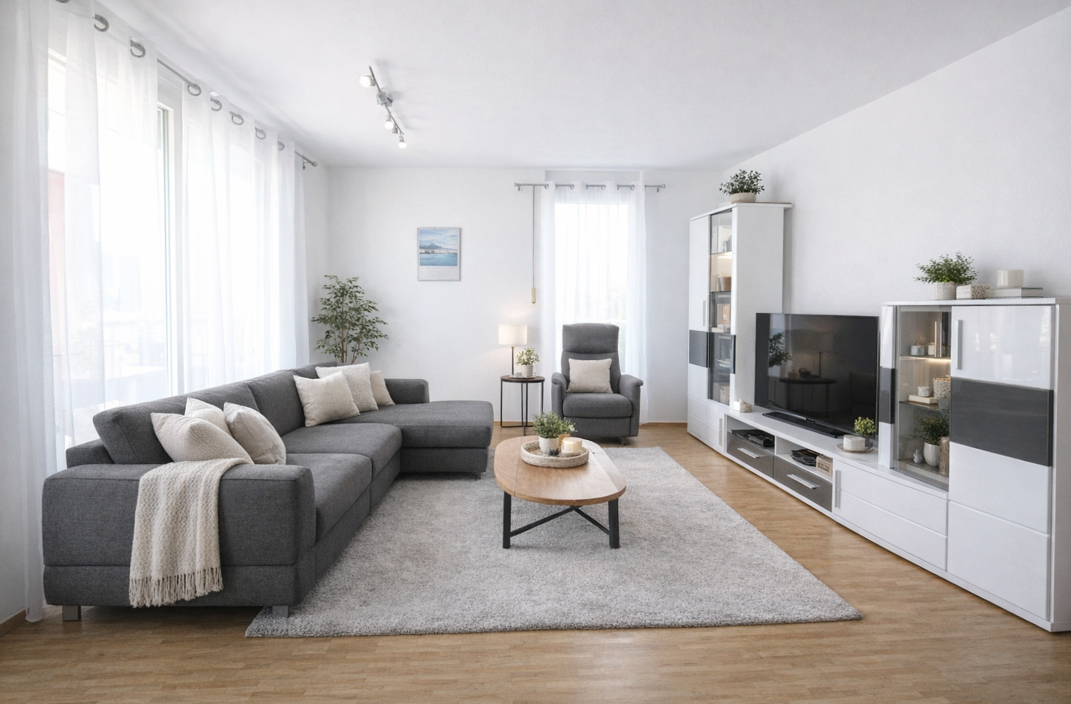 2-Zimmer-Wohnung mit 14 m² Balkon und TG-Stellplatz in Trudering – München – Bild 1 von 13