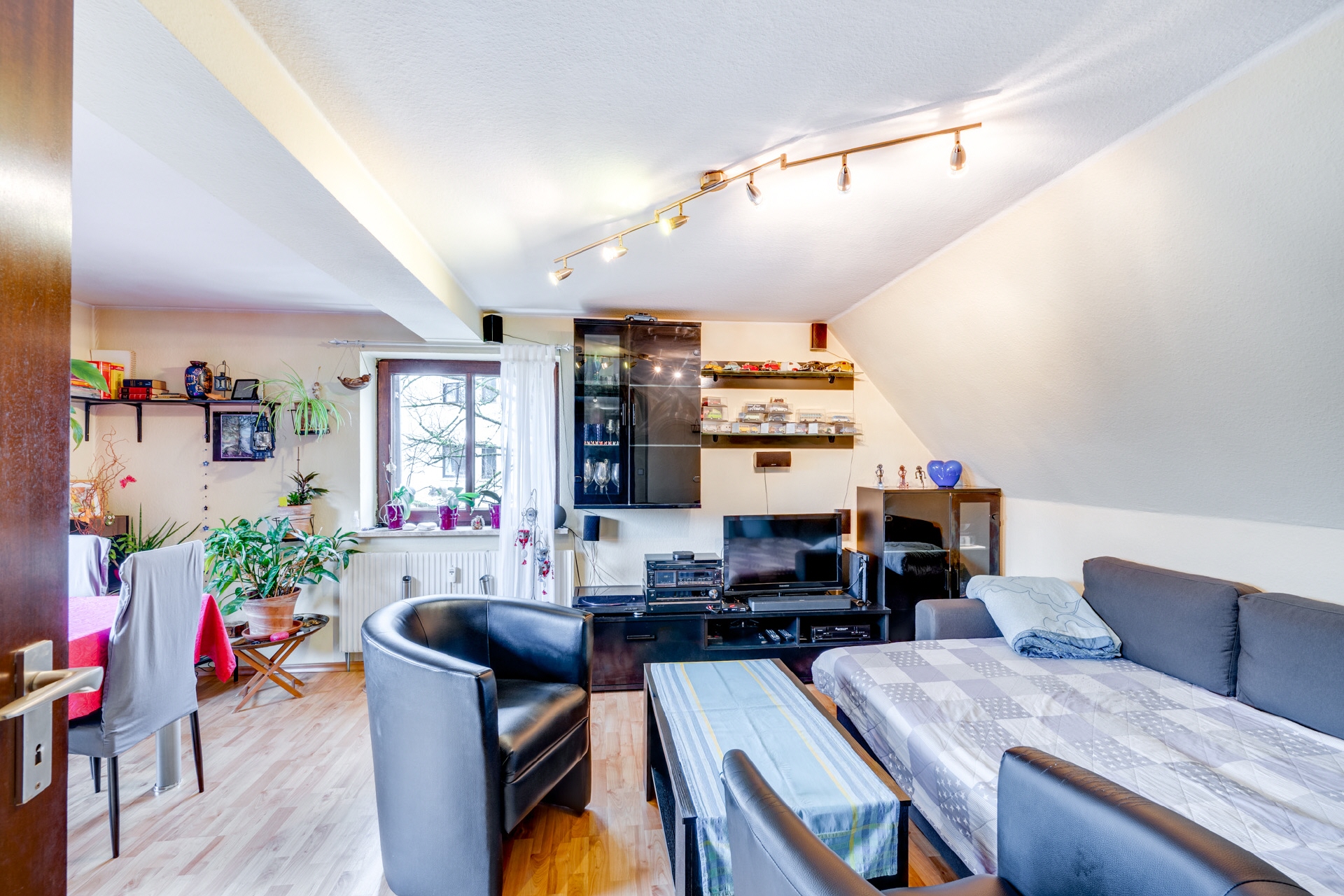AIGNER - 2-Zimmer-Dachgeschosswohnung mit Dachspitz in beliebter Lage Obersendling – München – Vorschaubild 4