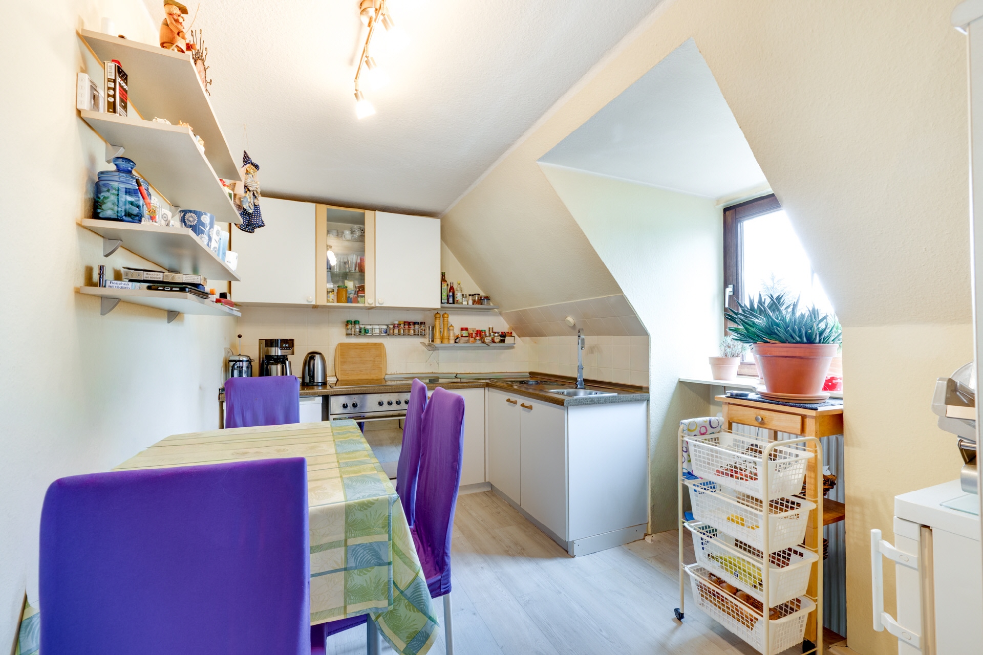 AIGNER - 2-Zimmer-Dachgeschosswohnung mit Dachspitz in beliebter Lage Obersendling – München – Vorschaubild 6