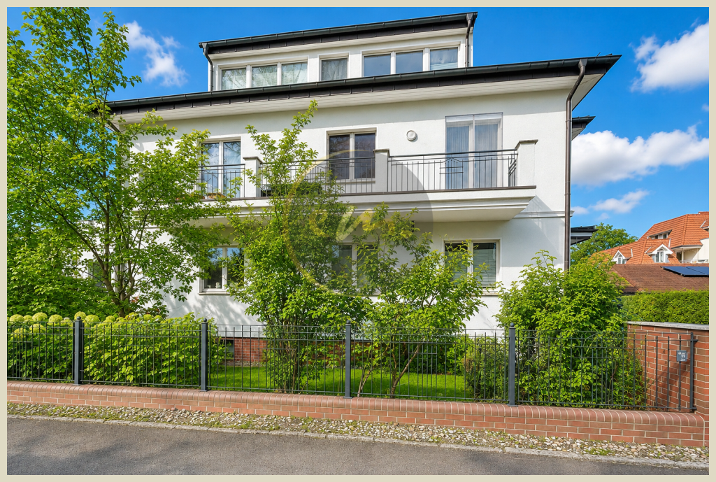 3-Familien-Haus mit Keller, großzügigem Garten, Saunabereich, Carport und Außenstellplätzen – Berlin – Vorschaubild 3