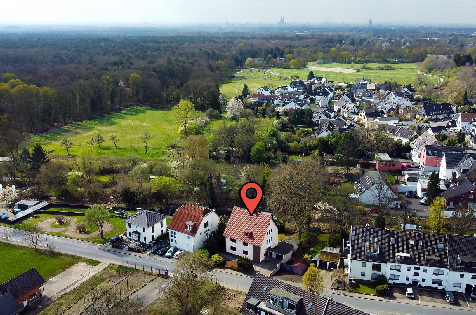 Investieren in Qualität: Modernisiertes Mehrfamilienhaus mit 3 Einheiten in Köln. PROVISIONSFREI – Köln – Vorschaubild 2