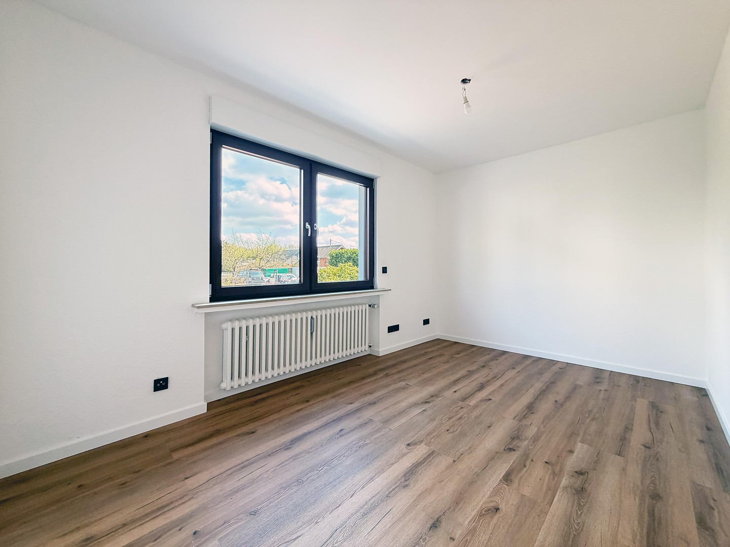 Investieren in Qualität: Modernisiertes Mehrfamilienhaus mit 3 Einheiten in Köln. PROVISIONSFREI – Köln – Vorschaubild 16