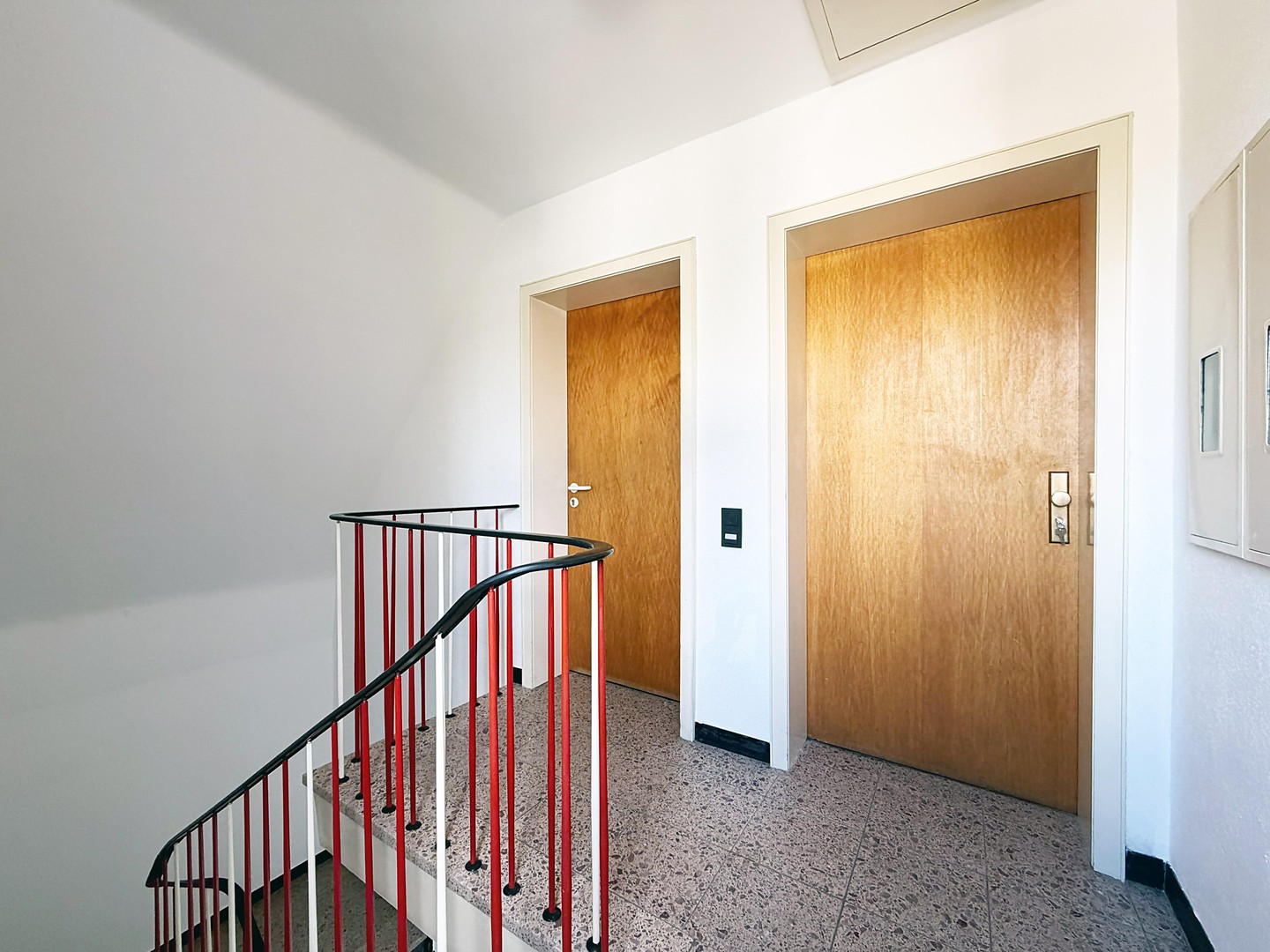 Investieren in Qualität: Modernisiertes Mehrfamilienhaus mit 3 Einheiten in Köln. PROVISIONSFREI – Köln – Vorschaubild 32