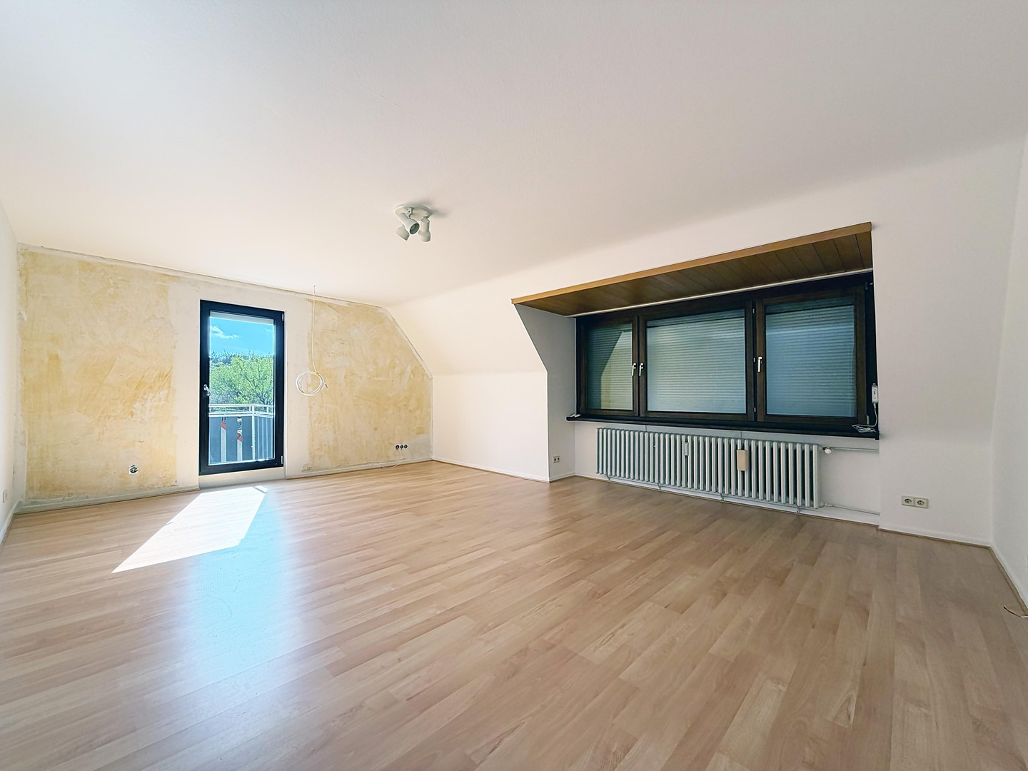 Investieren in Qualität: Modernisiertes Mehrfamilienhaus mit 3 Einheiten in Köln. PROVISIONSFREI – Köln – Vorschaubild 35