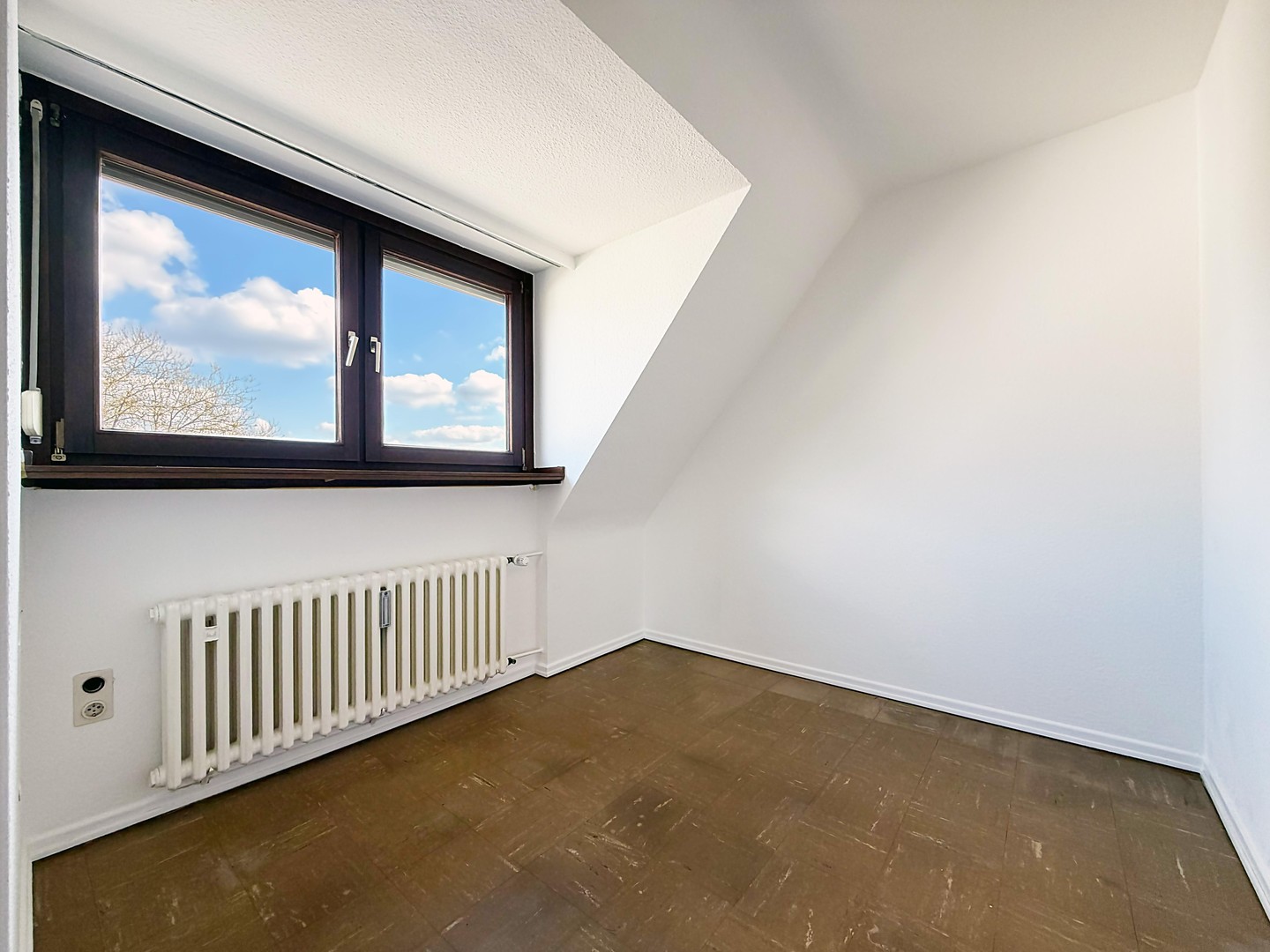 Investieren in Qualität: Modernisiertes Mehrfamilienhaus mit 3 Einheiten in Köln. PROVISIONSFREI – Köln – Vorschaubild 40