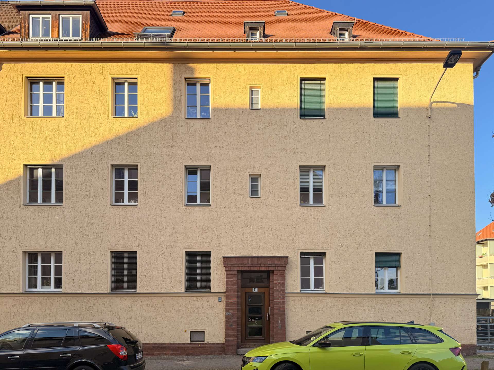 Stilvolle 3-Zimmer Wohnung I Hochparterre I Balkon I Stellplatz I Denkmalschutz I Kernsanierung 2010 – Leipzig – Vorschaubild 2