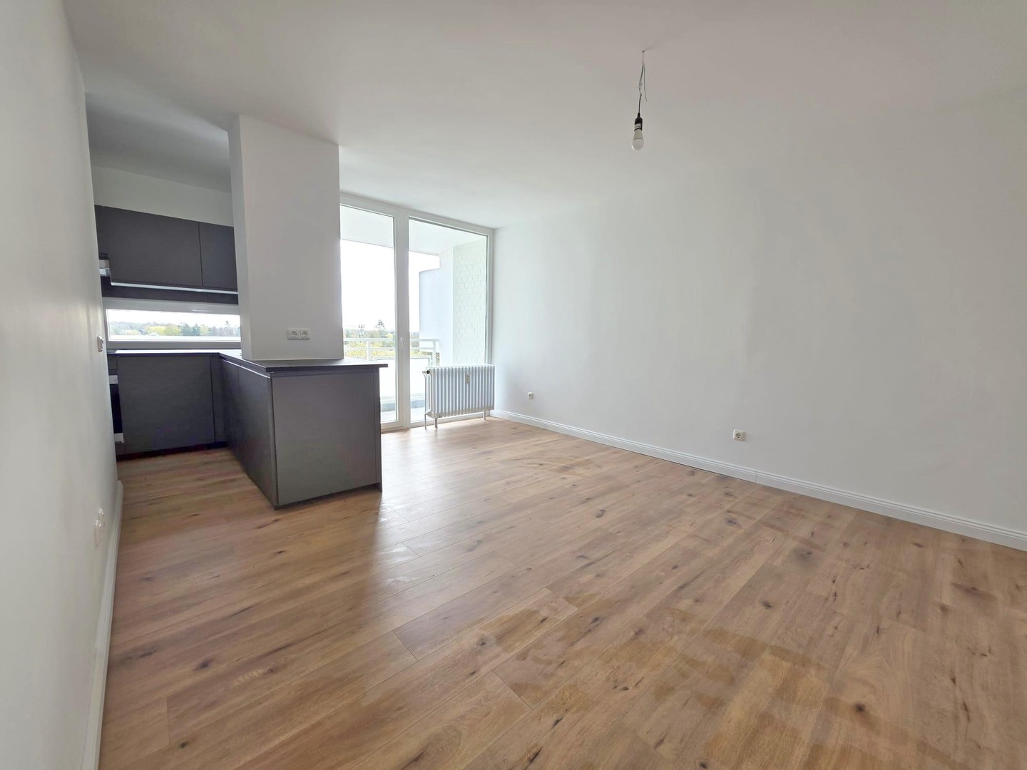 2-Zimmer ETW mit Balkon, Erstbezug nach Sanierung, inkl. TG-Stellplatz, ohne Courtage – Hamburg – Vorschaubild 2