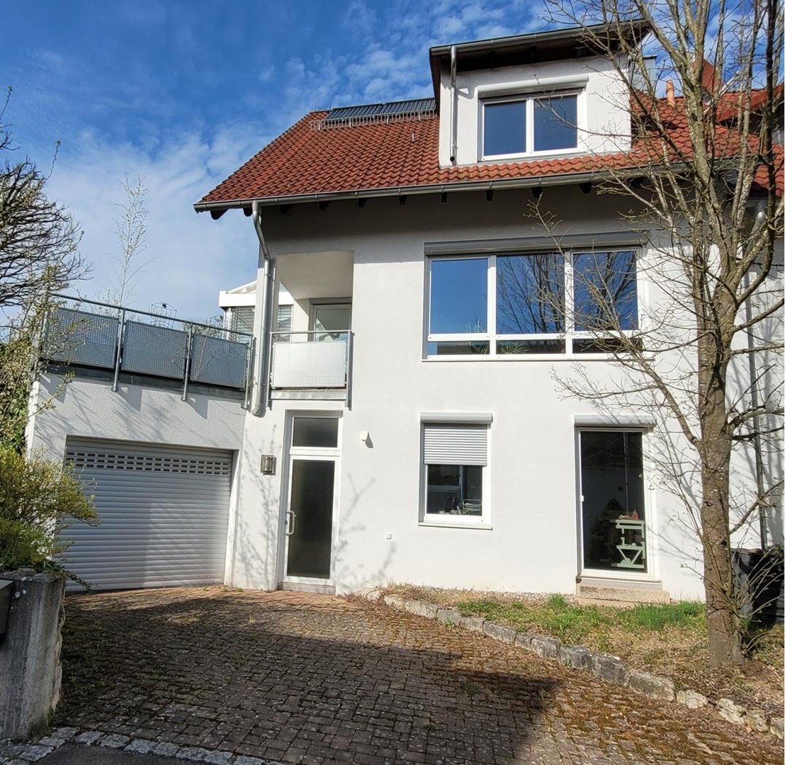 Großzügige Doppelhaushälfte mit Wintergarten – Oberstenfeld – Vorschaubild 3