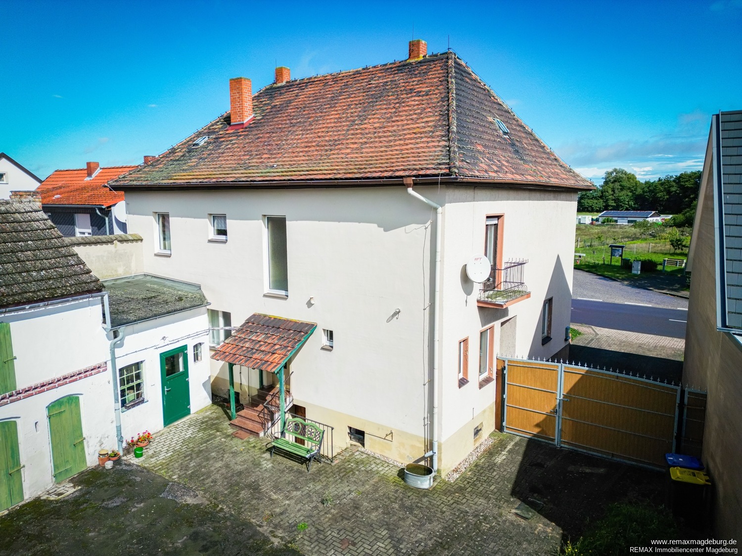 Viel Platz für Familie & Hobbys – EFH-Villa mit Scheune, Garagen und großem Grundstück – Tucheim – Vorschaubild 2