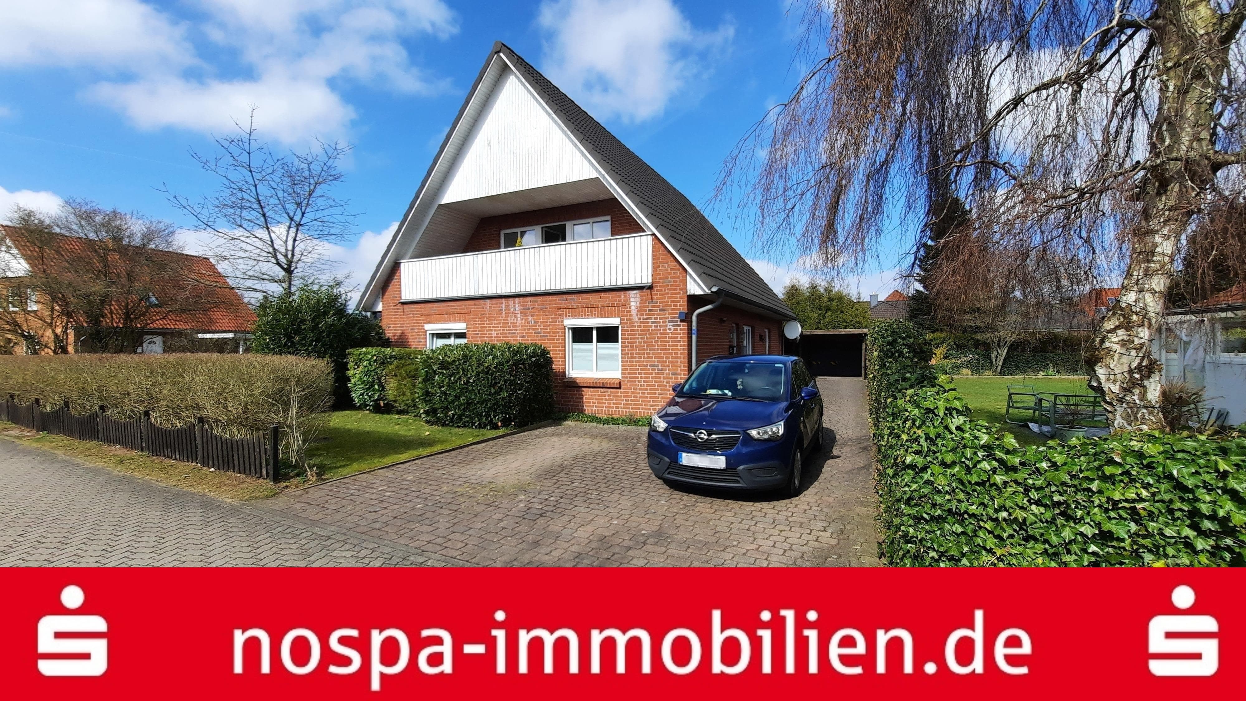 Gepflegtes Zweifamilienhaus mit Carport, Terrasse und Loggia in ruhiger Wohnlage – Kropp – Bild 1 von 17