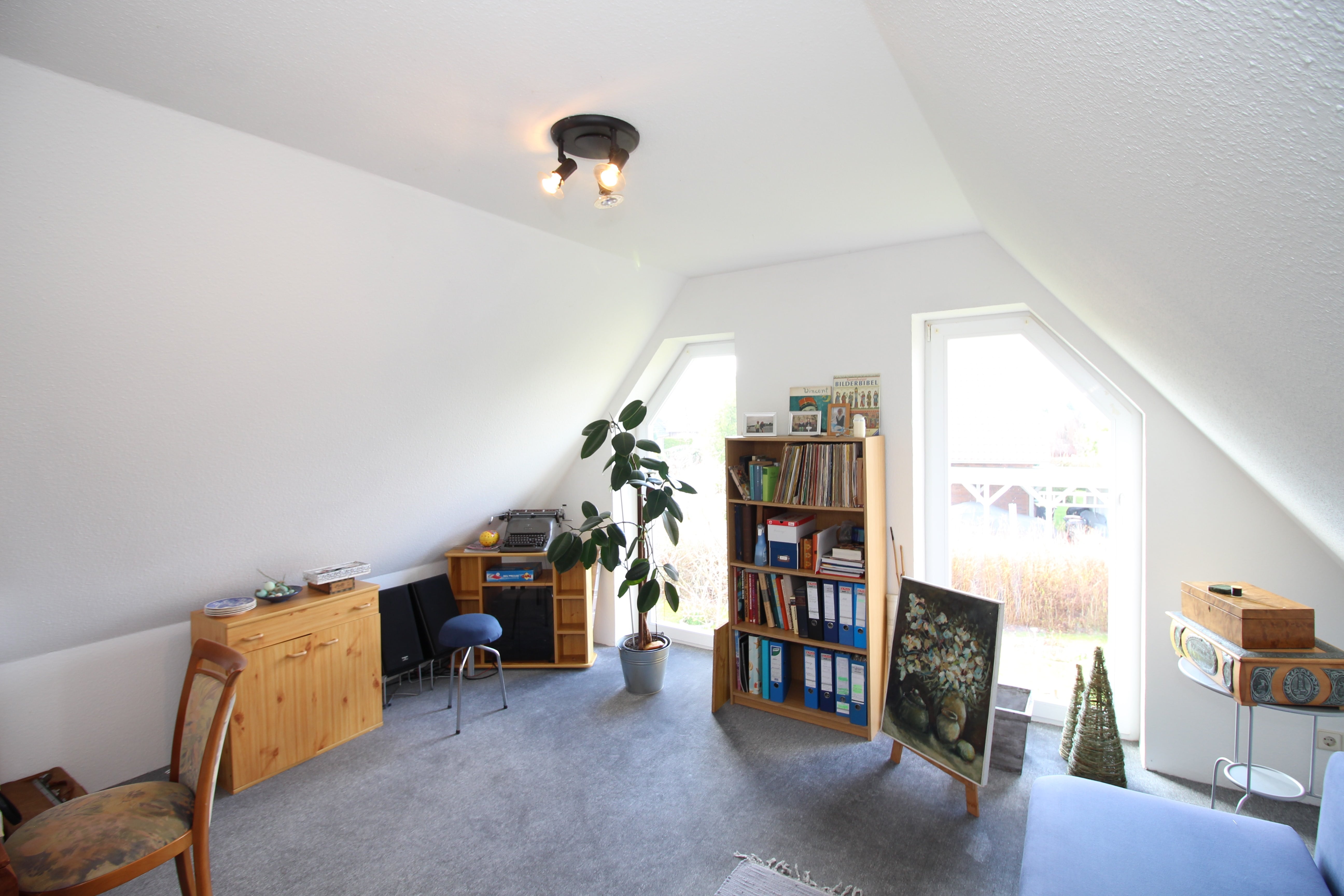 Gepflegtes Zweifamilienhaus mit Carport, Terrasse und Loggia in ruhiger Wohnlage – Kropp – Vorschaubild 11
