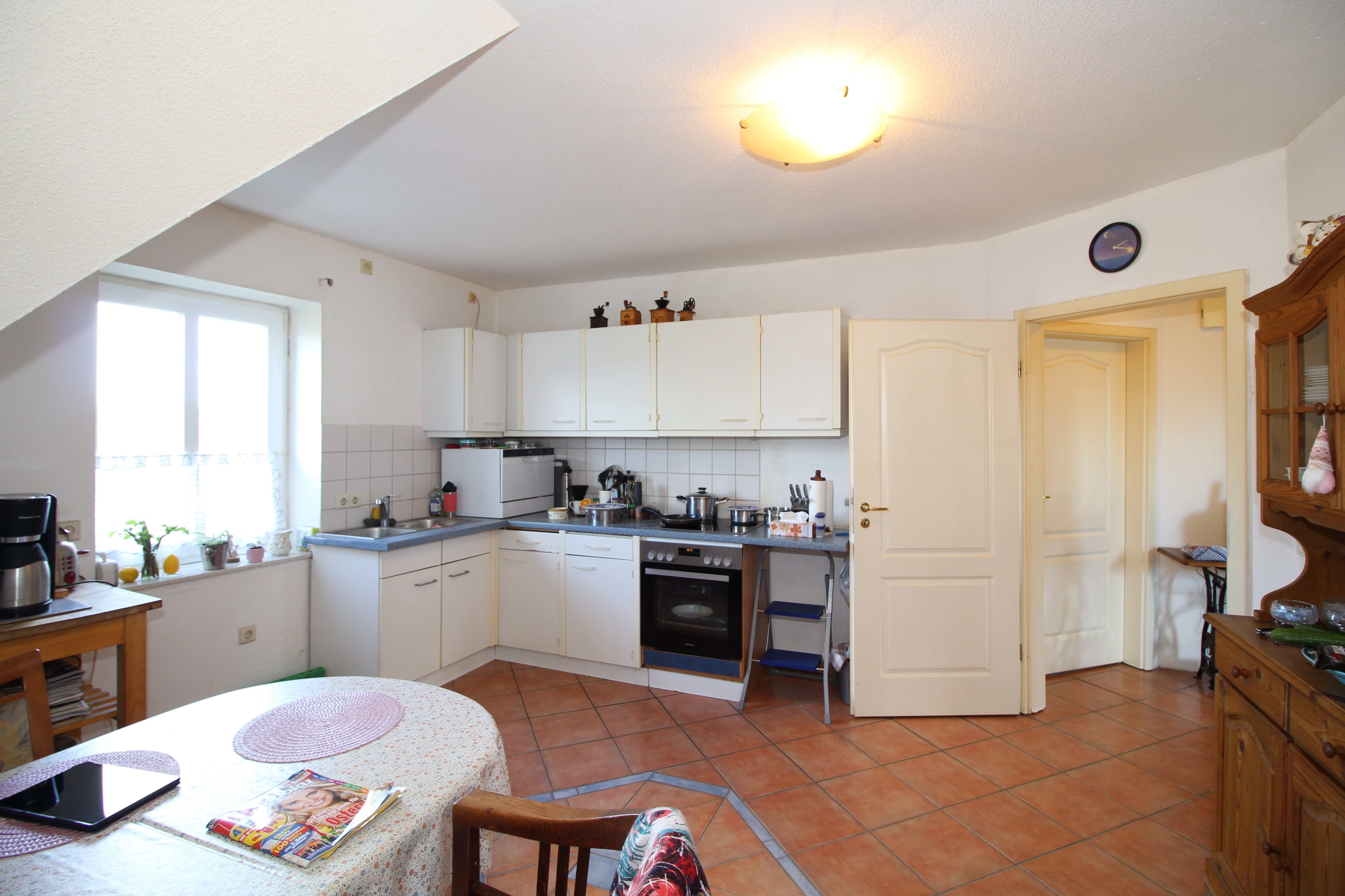 Gepflegtes Zweifamilienhaus mit Carport, Terrasse und Loggia in ruhiger Wohnlage – Kropp – Vorschaubild 12