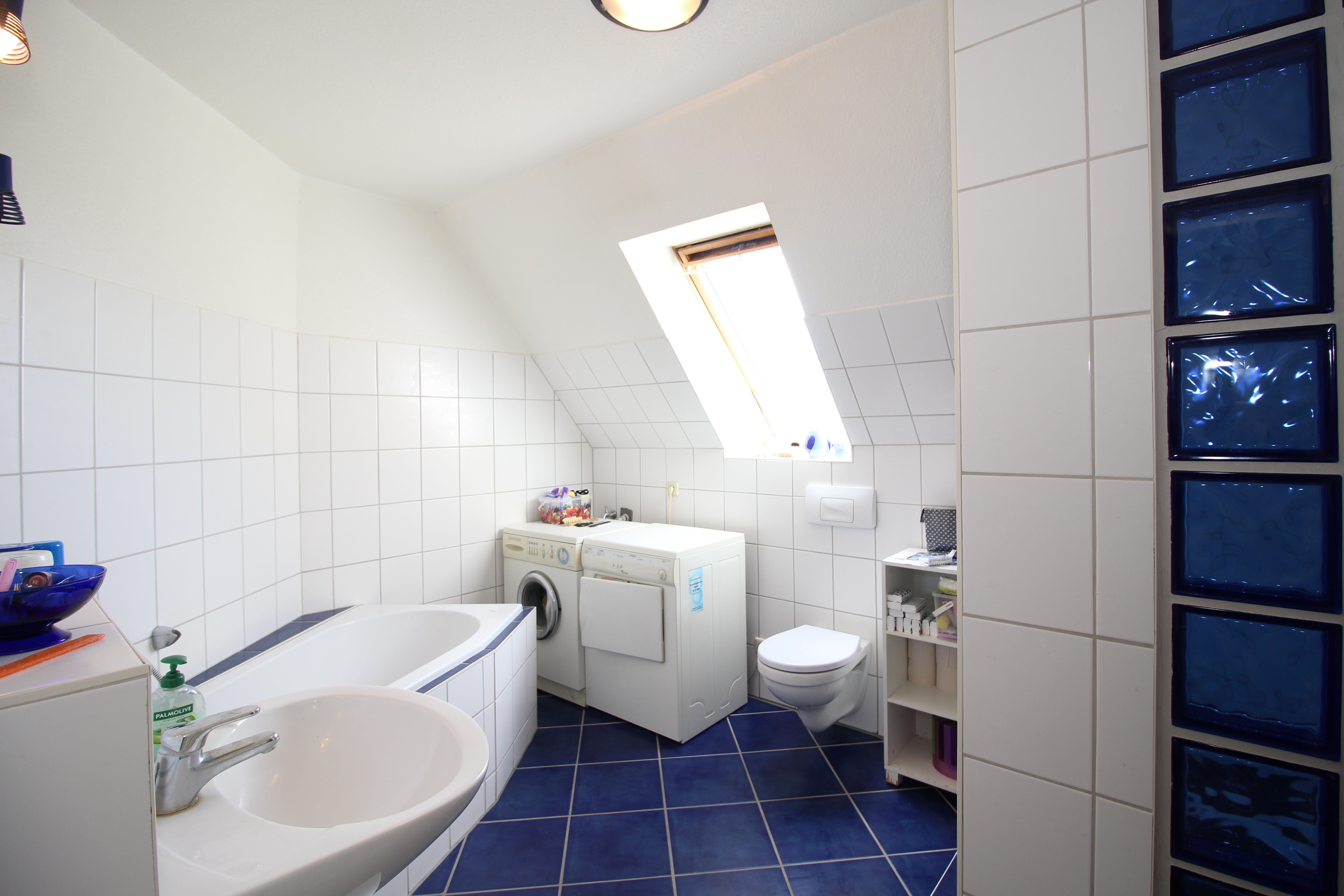 Gepflegtes Zweifamilienhaus mit Carport, Terrasse und Loggia in ruhiger Wohnlage – Kropp – Vorschaubild 13
